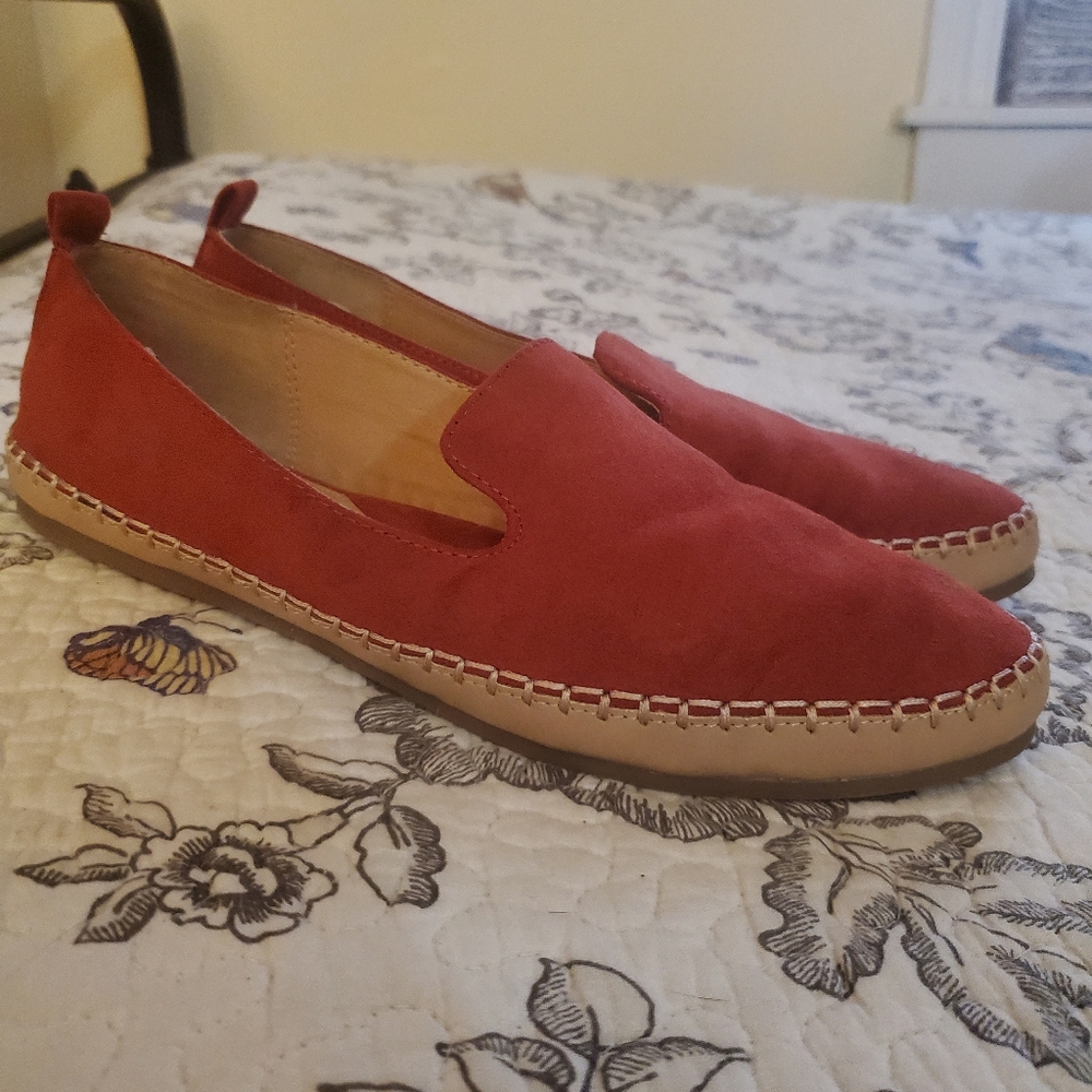 Universal thread rust slip on shoes